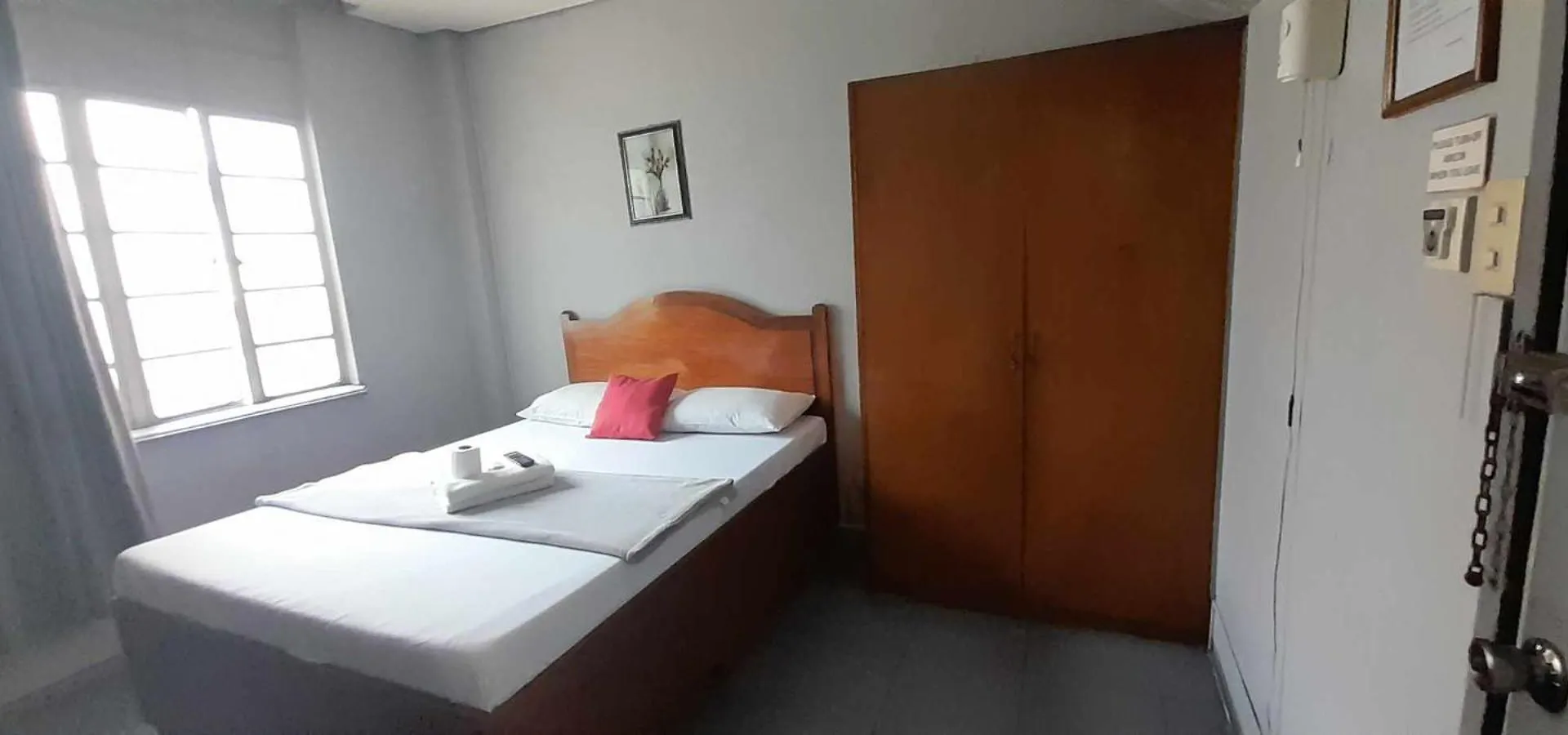Slouch Hat Hotel And Restaurant Manila