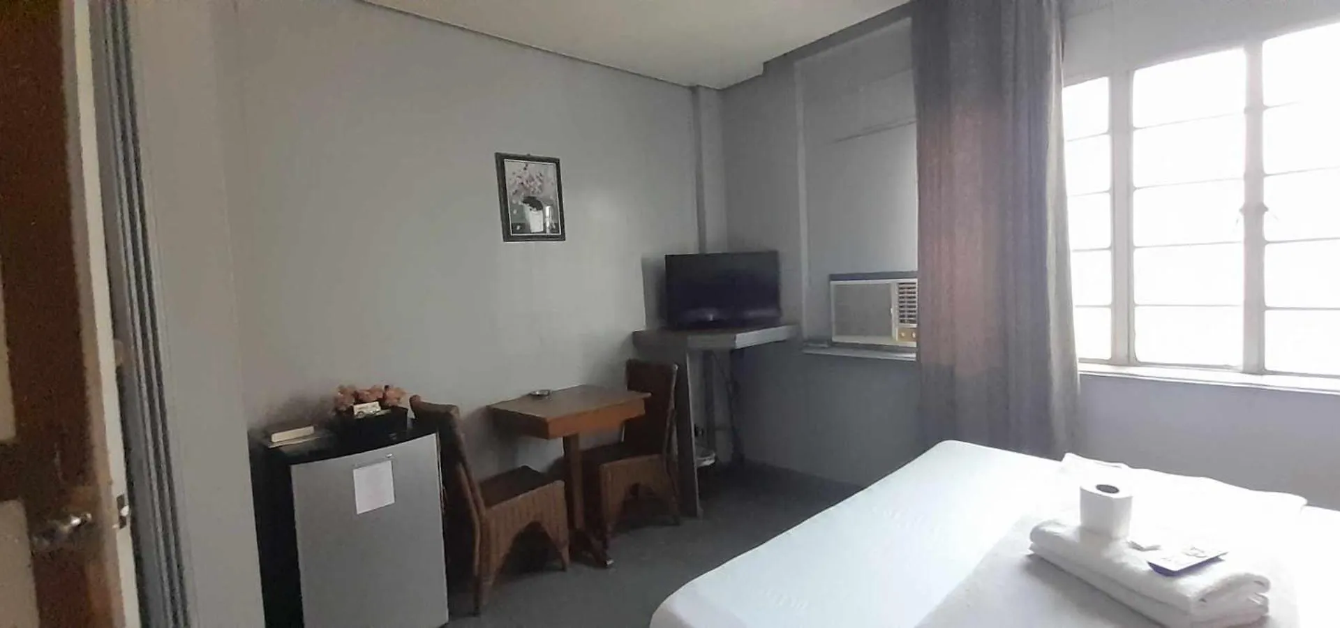 Slouch Hat Hotel And Restaurant Manila